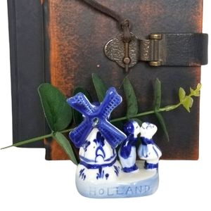 Vintage Handpainted Delft Holland Kissing Boy & Girl Blue/White Windmill Figure